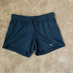 Women’s Medium Nike Black Athletic Shorts